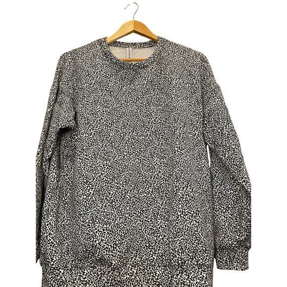 EUC ATHLETA Balance Studio Street Animal Cheetah Print Pullover Top Black White - Picture 8 of 12